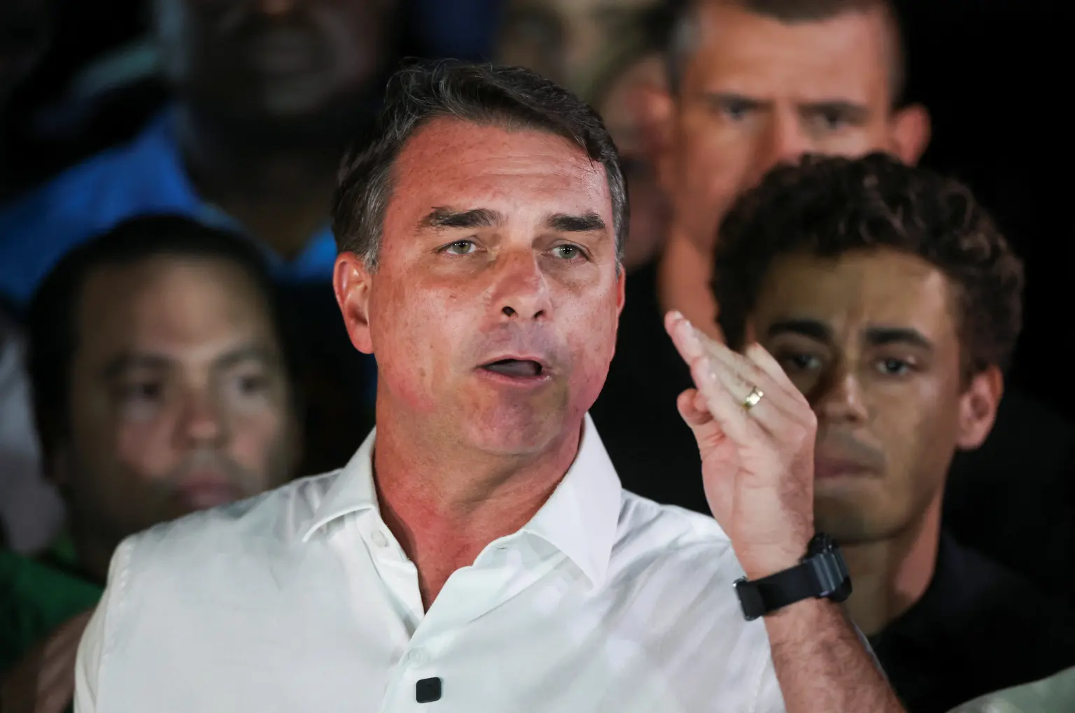 PF aciona autoridades argentinas para apurar possível saída de Flávio Bolsonaro do Brasil