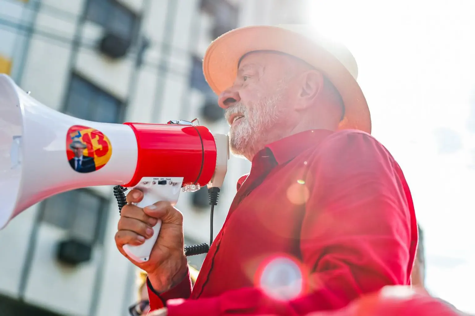 Aprovação a Lula sobe para 46% e desaprovação recua, aponta PoderData/AYA