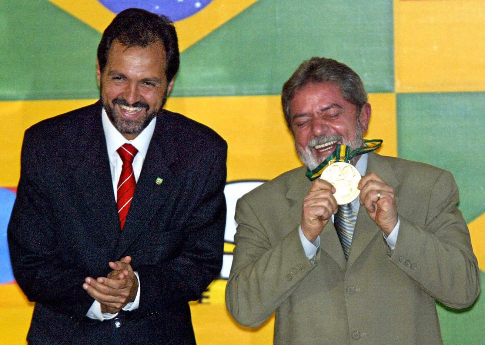 Agnelo Queiroz homenageia Lula e destaca defesa da democracia e da soberania