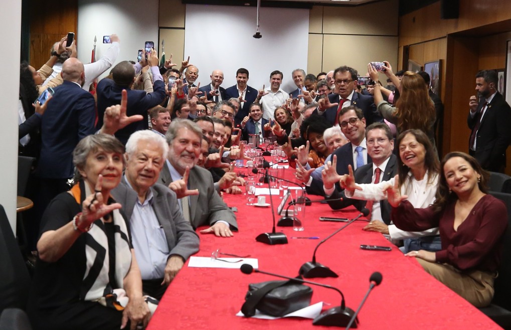 Bloco na Câmara reúne 328 deputados e fortalece base de apoio ao governo Lula
