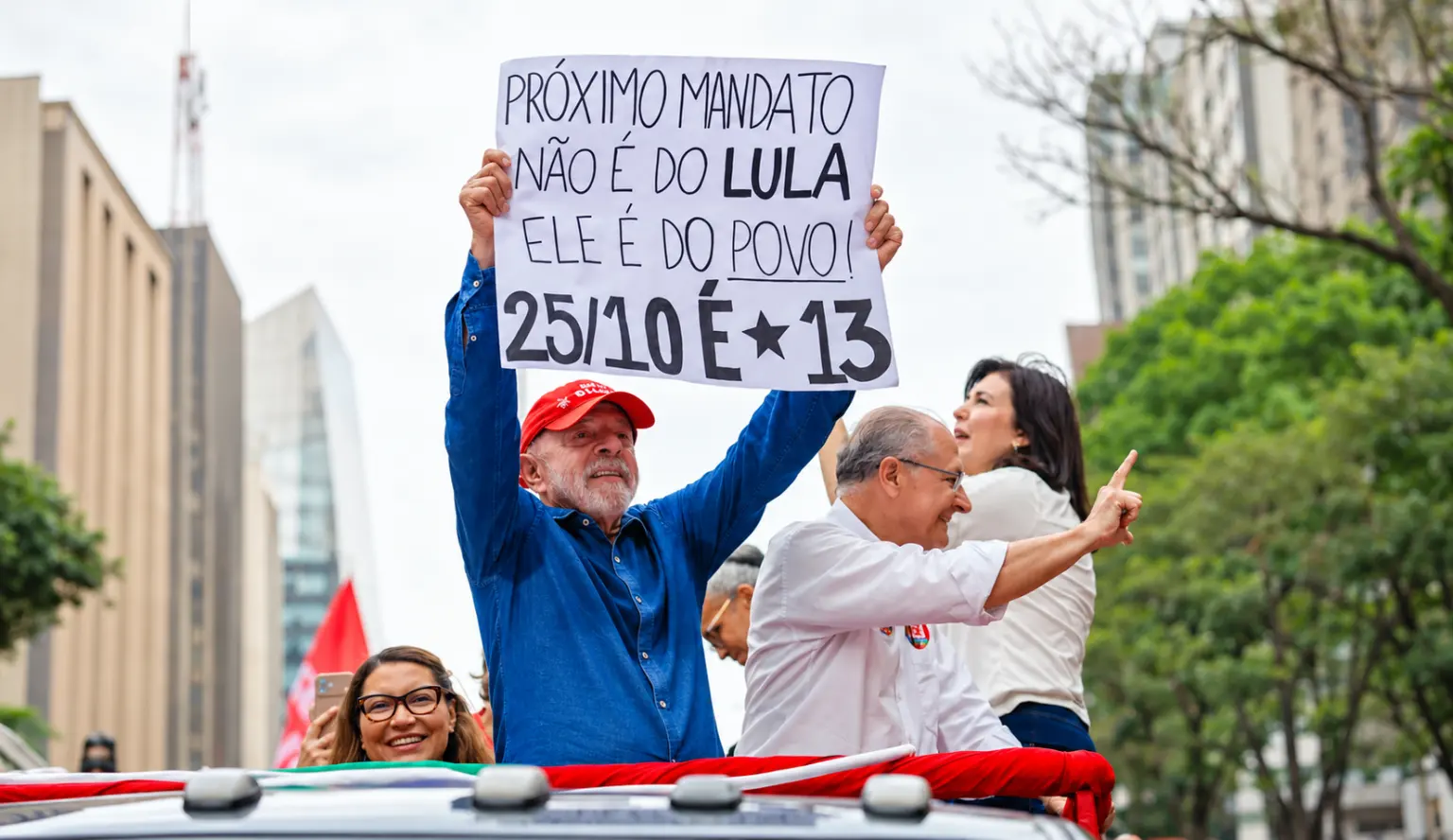 Lula vence Flávio Bolsonaro no segundo turno e conquista novo mandato