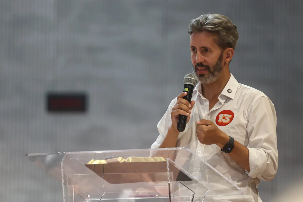Grass propõe formação gratuita para jovens e promete 100 mil empregos no DF