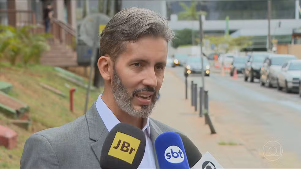Leandro Grass durante entrevista após o primeiro turno das eleições no Distrito Federal.