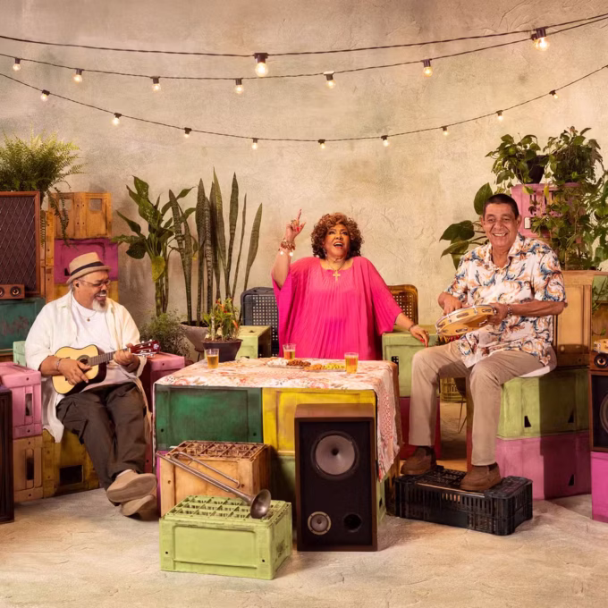 Alcione, Jorge Aragão e Zeca Pagodinho aparecem juntos em divulgação do espetáculo “O Maior Encontro do Samba”.