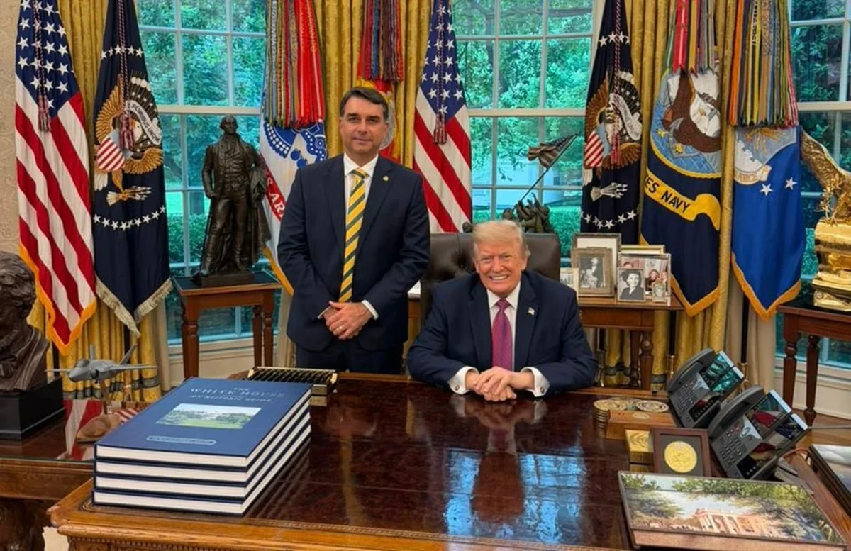 Flávio Bolsonaro vai aos EUA em meio à pressão eleitoral sobre Donald Trump